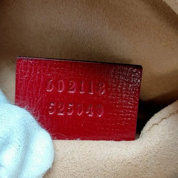 Gg marmont flap leather crossbody bag Gucci Red in Leather  Gucci Crossbody bag Red Leather 850-071725